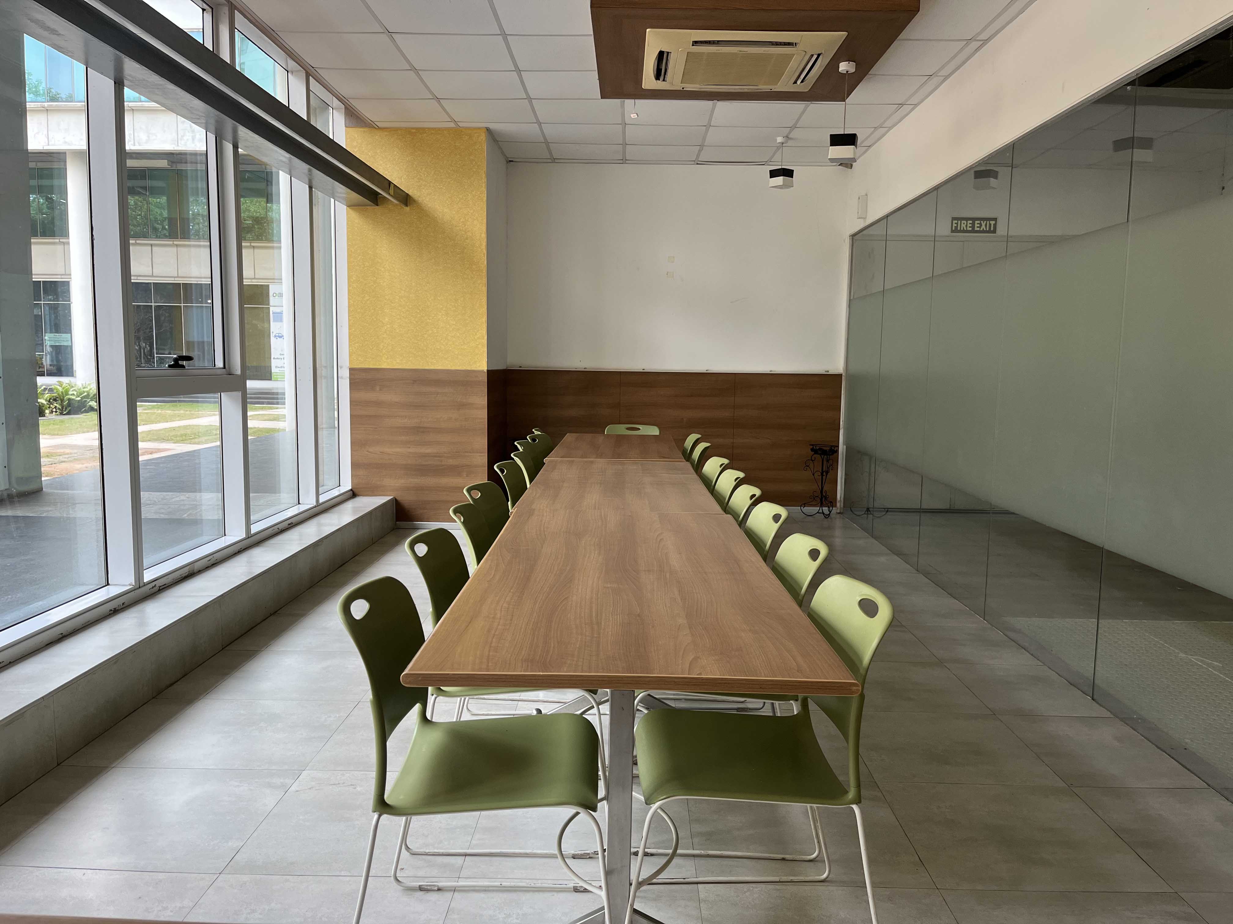 Food Court Small Room